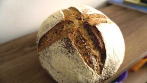 🍞 Pan con masa madre paso a paso [super fácil]