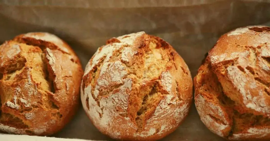 Pan-con-masa-madre-y-harina-normal